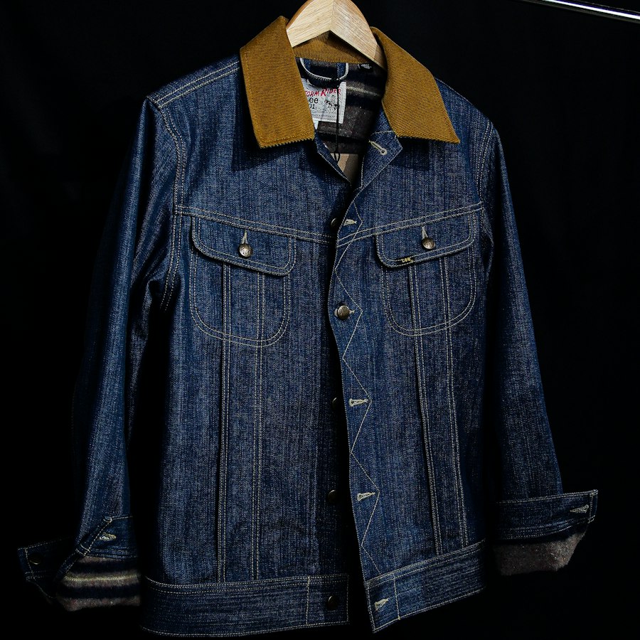 Kadife Yakalı Denim Ceket